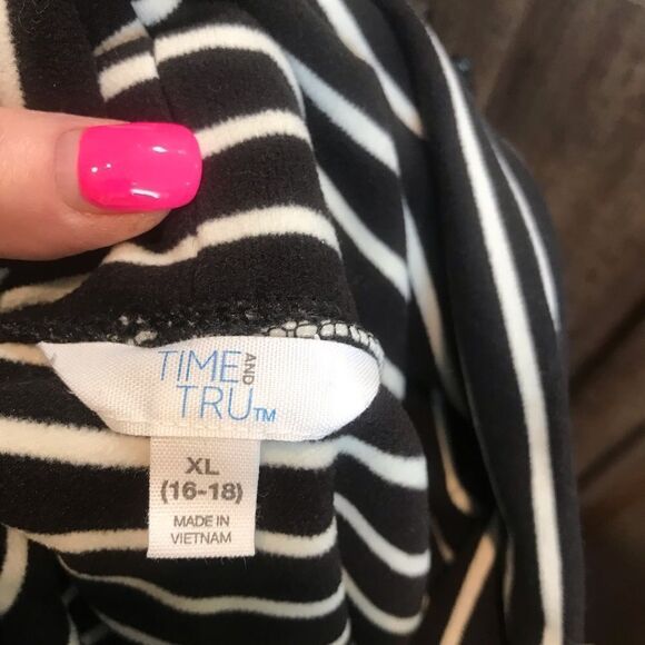 Time and Tru Black and White Striped Top Extra Large - Picture 6 of 10